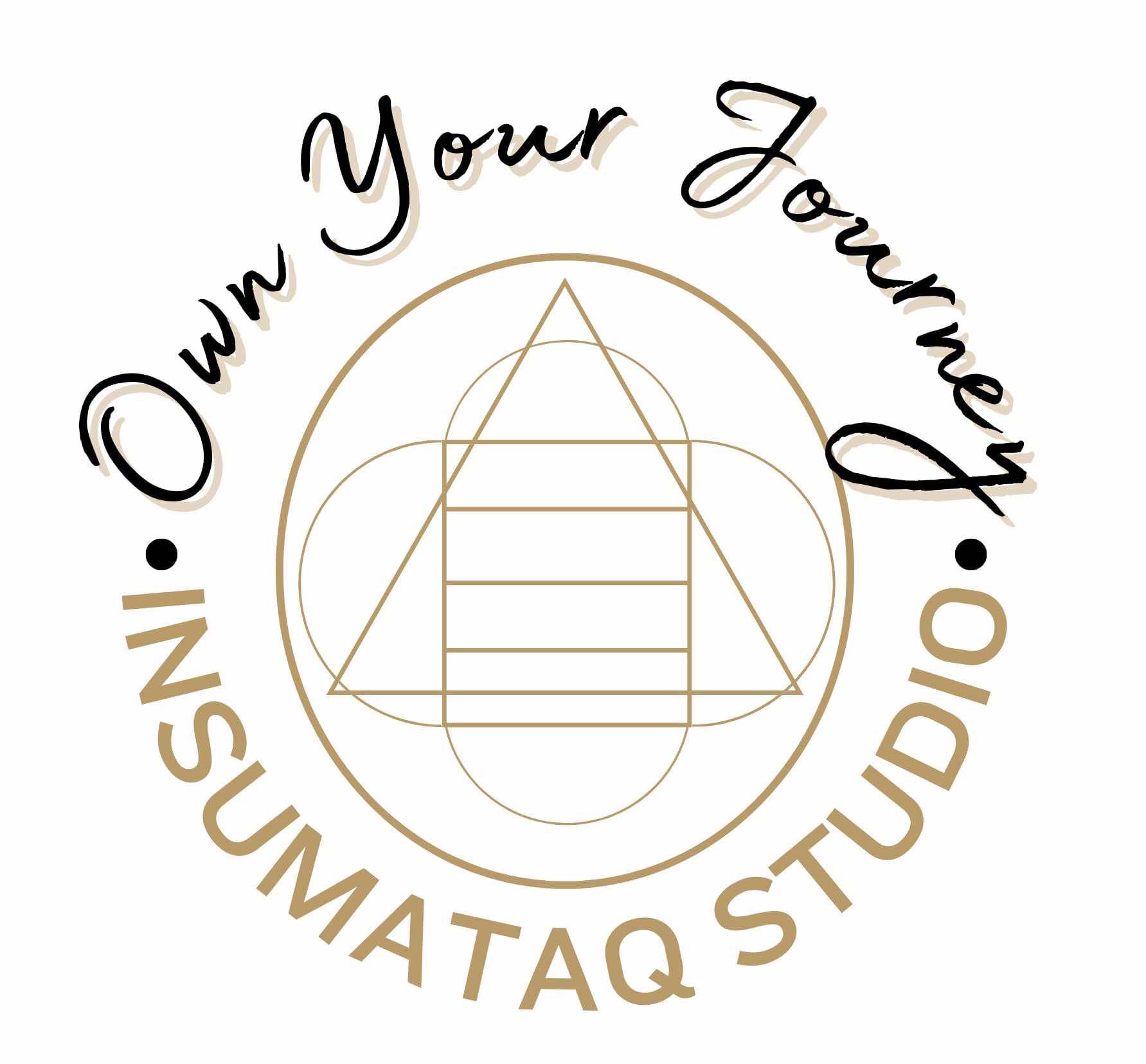 Logo Insumataq Studio - Own Your Journey